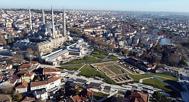 Restorasyondaki Selimiye Camisi'nin 594 penceresi yenilendi