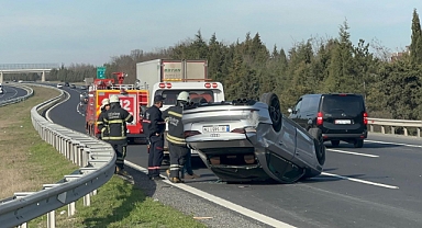 TEM'de 3 otomobilin karıştığı kazada 3 kişi yaralandı