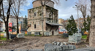 Türbe çevresinde yenileme çalışmaları başladı