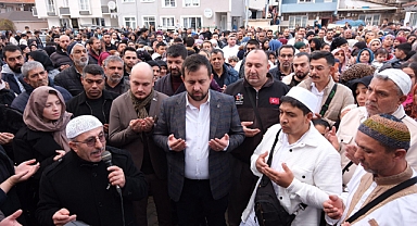 Umre kafilesi uğurlandı