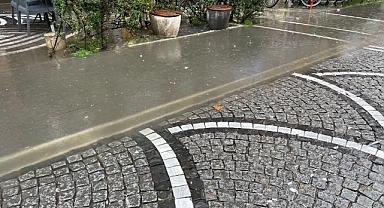 Lüleburgaz'da Şiddetli Yağışlar İstanbul Caddesi'ni Sular Altında Bıraktı