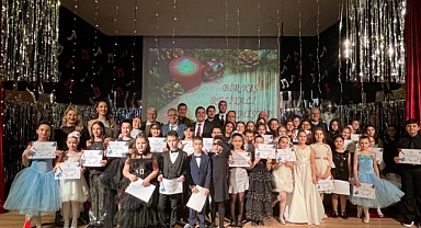 Miniklerden Piyano Resitali!