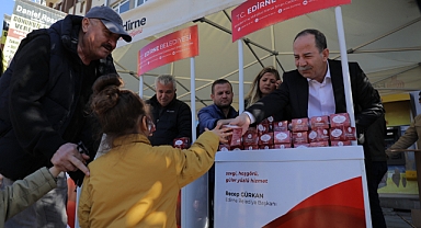 Vatandaşlara Kandil Simidi Dağıtıldı