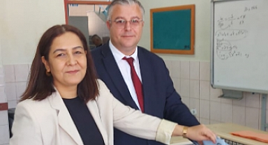 Bağımsız Belediye Başkan Adayı Özgür Kahya ve Eşi Hacer Kahya Oylarını Kullandı
