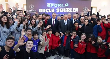 Bakan Bak: Ülke, 'Yapamaz' diyenlerin engellerini açarak ilerliyor