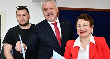 Lüleburgaz Belediye Başkanı Murat Gerenli ve Ailesi Sandık Başında