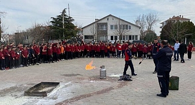 Babaeski İtfaiye Ekiplerinden Atatürk Orta Okulu'nda Yangın Eğitimi