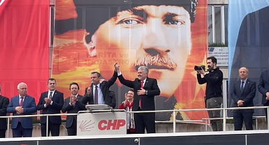 Özgür Özel, Lüleburgaz Kongre Meydanı'nda Vatandaşlarla Buluştu