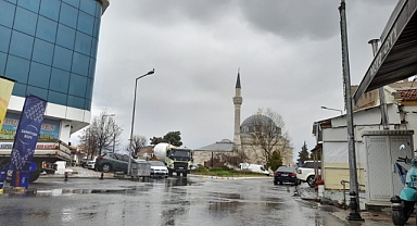 Babaeski'de Şiddetli Yağmur Hayatı Olumsuz Etkiliyor