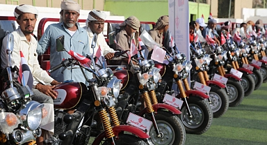 TDV Yemen'de yoksul 100 kişiye 3 tekerlekli motosiklet dağıtımı yaptı