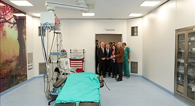 YÜKSEKÖĞRETİM KURULU BAŞKANI PROF. DR. EROL ÖZVAR, YENİLENEN AMELİYATHANELERİN AÇILIŞINI GERÇEKLEŞTİRDİ