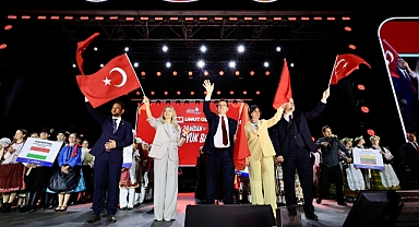 23 NİSAN COŞKUSU ÜSKÜDAR MEYDANI'NA TAŞTI