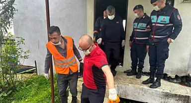 Anne ile oğlu evde, baba otomobilinde yanmış olarak ölü bulundu