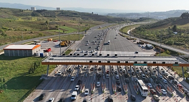 BAYRAM TATİLİ TRAFİĞİ: BAYRAMDA OTOYOLLARDAN 11,2 MİLYON ARAÇ GEÇTİ