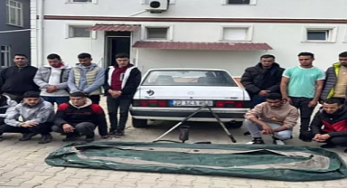 Bot ile Yunanistan'a gitmeye çalışan 15 göçmen ile 2 organizatör yakalandı