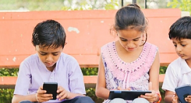 Dijital Dünyanın Çocuklar Üzerindeki Etkileri: Ebeveynler Ne Yapmalı?