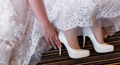 Gelinlerin Ayakkabısına İsim Yazma Geleneği: Düğünlerde Renkli Bir Dokunuş