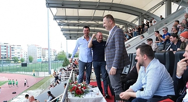 Kırklareli Belediye Başkanı Derya Bulut, Kırklarelispor'un Galibiyetini Coşkuyla Karşıladı