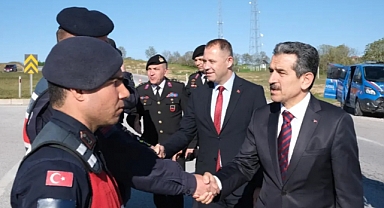 Kırklareli Valisi ve Belediye Başkanı, Bayramda Güvenlik Noktalarını Ziyaret Etti