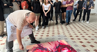 PROF. FEHİM HUSKOVİÇ'TEN TUVAL ÜZERİ AKRİLİK BOYA RESİM PERFORMANSI