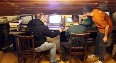 Üniversite öğrencileri, teknoloji evrimini eski bilgisayarlarla öğreniyor