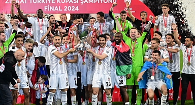 Beşiktaş Ziraat Türkiye Kupası'nı Kaldırdı!