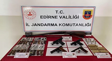 Edirne'de evde 4 tabanca ve mühimmat ele geçirildi