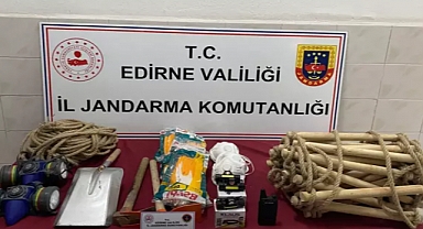 Edirne'de kaçak define kazısı yapan 6 kişi suçüstü yakalandı