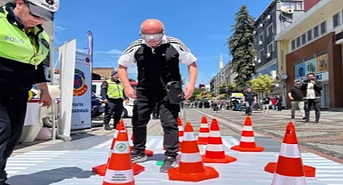Edirne'de simülasyon gözlüğüyle alkollü araç kullanmanın tehlikesi anlatıldı