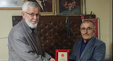 Emekli Din Görevlilerine Plaket Takdim Edildi