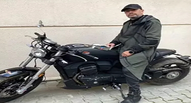 Hafif ticari araçla çarpışan motosikletin sürücüsü, hayatını kaybetti