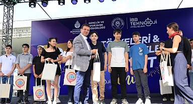 İBB BAŞKANI İMAMOĞLU, İBB DERS ATÖLYELERİ VE TEKNOLOJİ ATÖLYELERİ MEZUNİYET ŞÖLENİ'NE KATILDI 