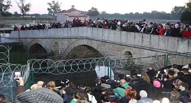 Kakava'da Dilekler Tunca Nehri'ne Bırakıldı
