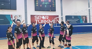 Kırklareli İl Sağlık Müdürlüğü Voleybol Takımı Parlıyor