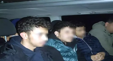 Kırklareli'nde kapanla durdurulan araçta 16 kaçak göçmen yakalandı