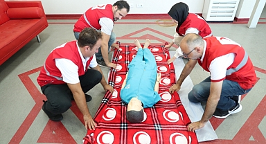 Kızılay her evde bir ilk yardımcı hedefine eğitimlerle yaklaşıyor