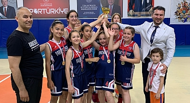 Başkan Miniklere Tebrik