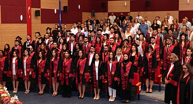 ECZACILIK FAKÜLTESİNDE MEZUNİYET HEYECANI