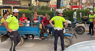 Edirne'de 9 kişinin üzerinde olduğu tarım aracı, polisin uygulamasına takıldı