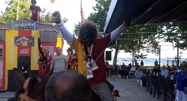 Şarköy'de 'taraftar çeşmesi' sarı kırmızı renklere boyandı