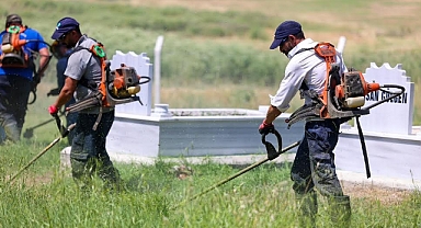 Mezarlıklar Bayrama Hazır