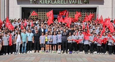 Vali Şampiyonları Ağırladı