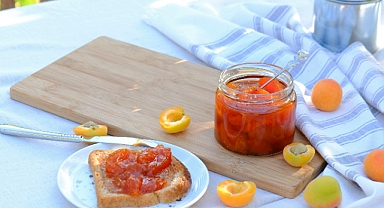 ANADOLU'NUN TATLI MİRASI: EV YAPIMI KAYISI REÇELİ