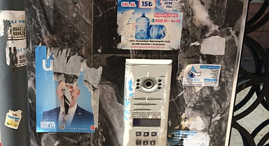 APARTMAN GİRİŞLERİNDEKİ İLAN KİRLİLİĞİ