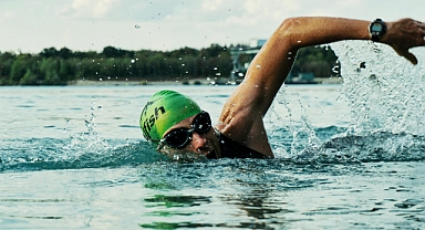 DALDIKÇA ÖZGÜRLÜĞÜ HİSSETTİREN YÜZME: SUDA YENİDEN DOĞUŞ