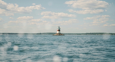 Deniz Fenerleri: Tarih ve Teknolojinin Işığında Bir Rehber