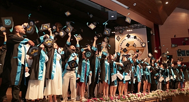 EDEBİYAT FAKÜLTESİNDE MEZUNİYET HEYECANI