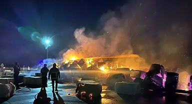 EDİRNE'DE PAMUK YÜKLÜ TIR ALEV ALEV YANDI