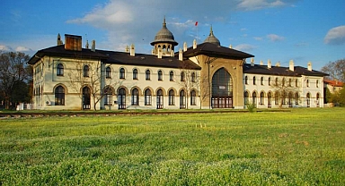 EDİRNE'NİN TARİH KOKAN SİMGESİ: KARAAĞAÇ TREN İSTASYONU