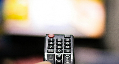 FAZLA TELEVİZYON İZLEMENİN ZARARLARI: SAĞLIĞINIZI NASIL ETKİLER?